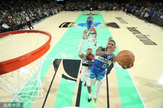 年轻后卫 年轻后卫